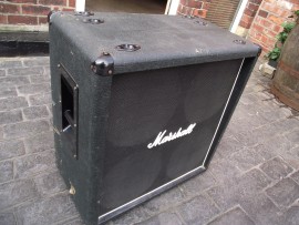 Marshall 4 x 12 speaker cabinet